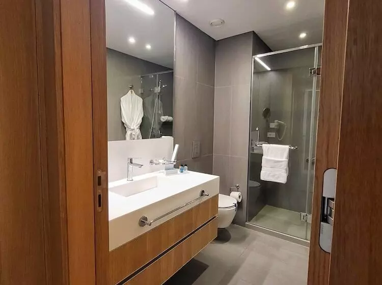 هتل Monot Suites