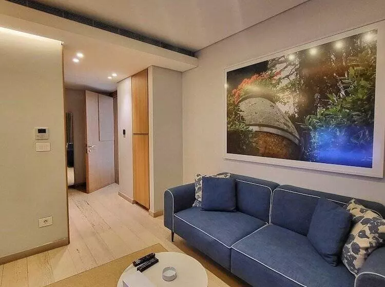 هتل Monot Suites