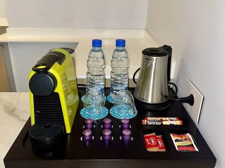 هتل Monot Suites