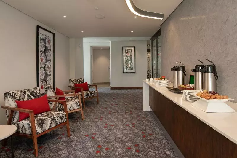 هتل Crowne Plaza   Dar Es Salaam, An Ihg