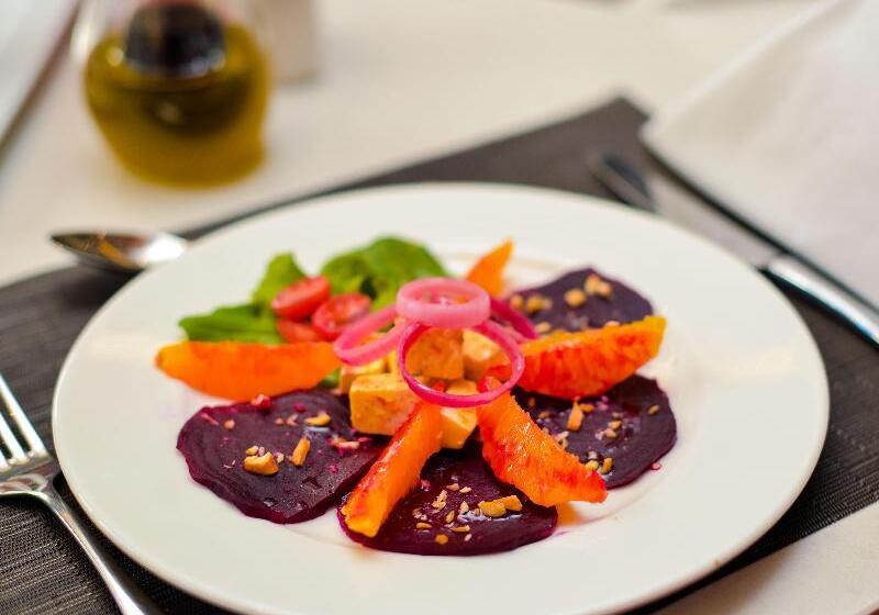 هتل Crowne Plaza Dar Es Salaam, An Ihg