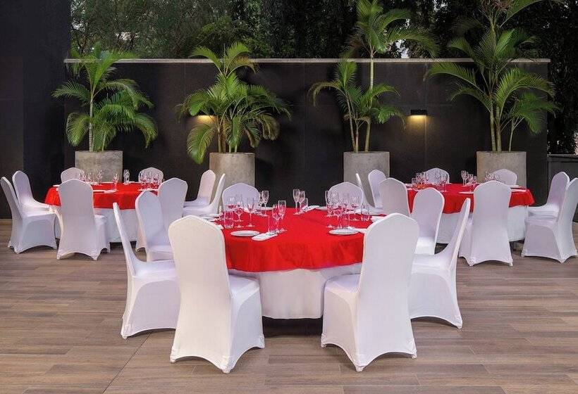 هتل Crowne Plaza Dar Es Salaam, An Ihg