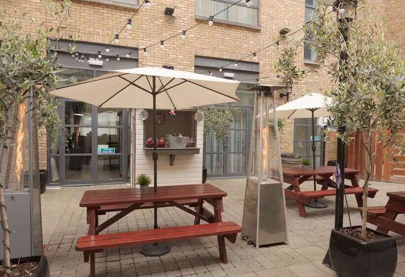 בית מלון כפרי Hilton Dublin