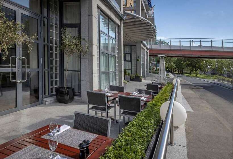 בית מלון כפרי Hilton Dublin