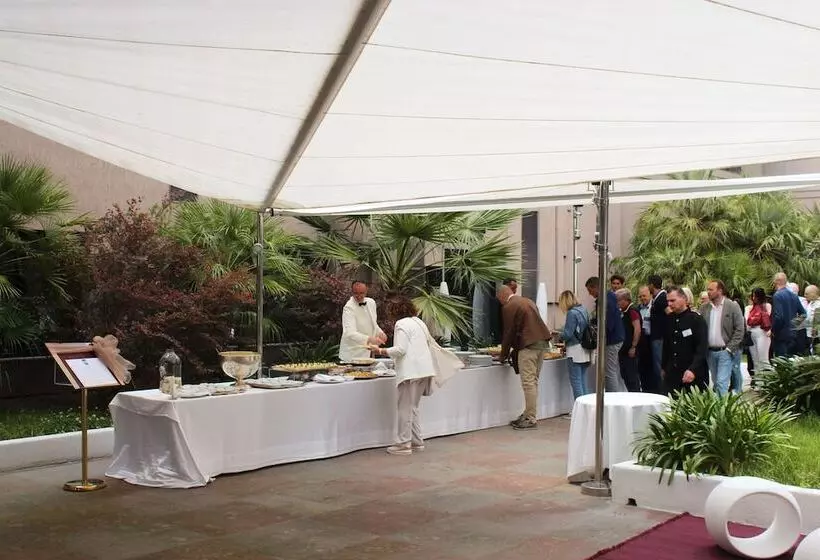 Hotelli De La Ville Avellino