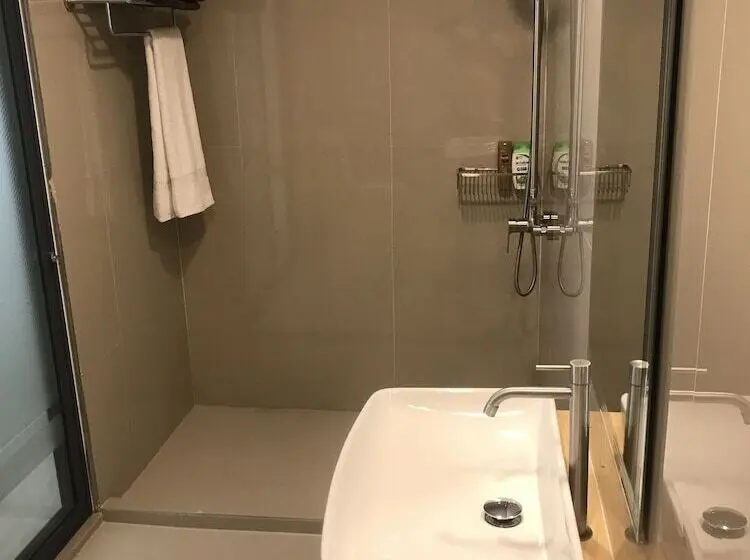 پانسیون Royal Stay Inn