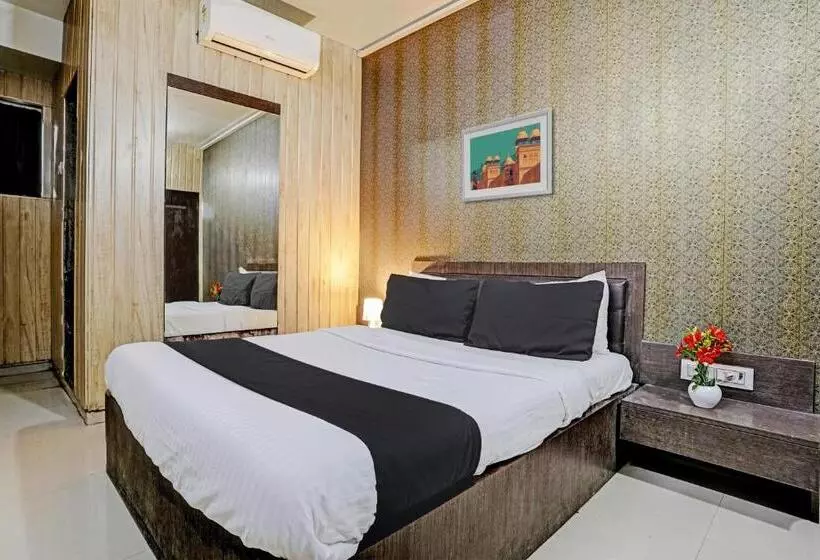 Hotelli O Lotus Residency Near Anand Nagar Metro Station