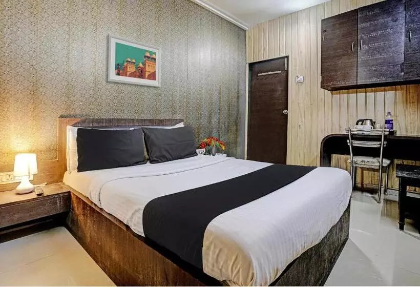 Hotelli O Lotus Residency Near Anand Nagar Metro Station
