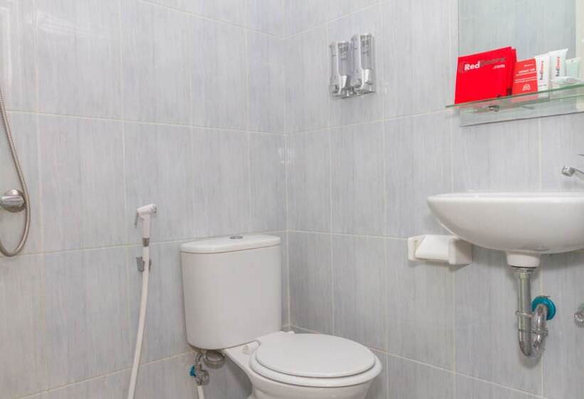 Pension Reddoorz Near Pasar Baru Bandung