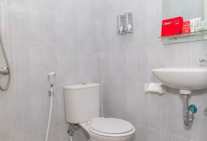 Majatalo Reddoorz Near Pasar Baru Bandung