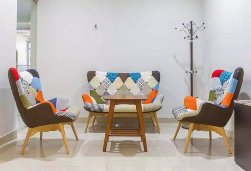 Majatalo Reddoorz Near Pasar Baru Bandung