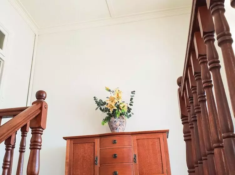 The Australian Hotel St George