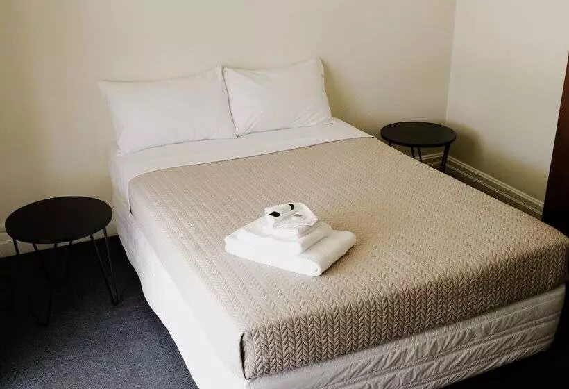 The Australian Hotel St George