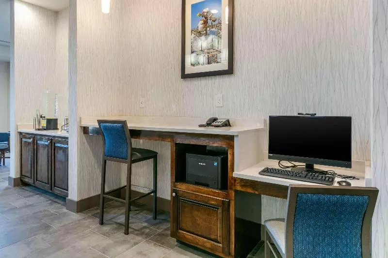 هتل Comfort Suites North Tupelo