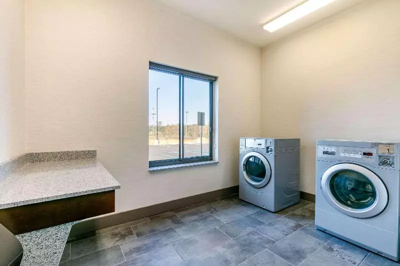 هتل Comfort Suites North Tupelo