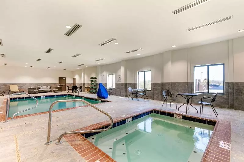 هتل Comfort Suites North Tupelo