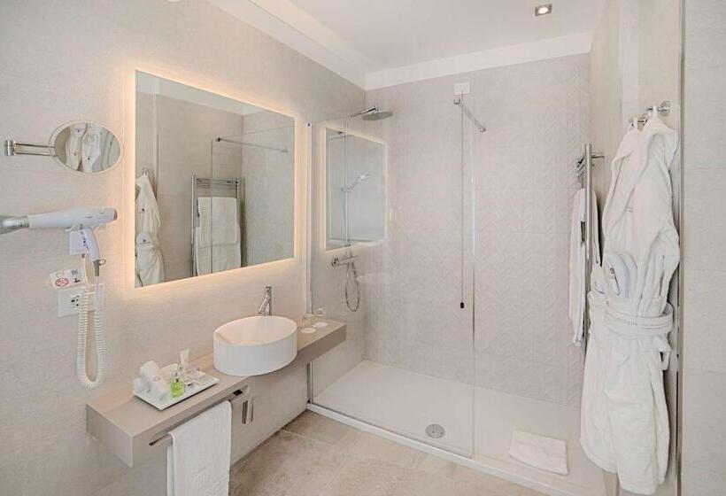 هتل NH Collection Roma Fori Imperiali