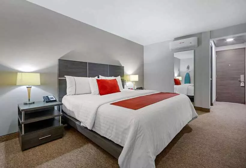 Отель Comfort Inn Queretaro