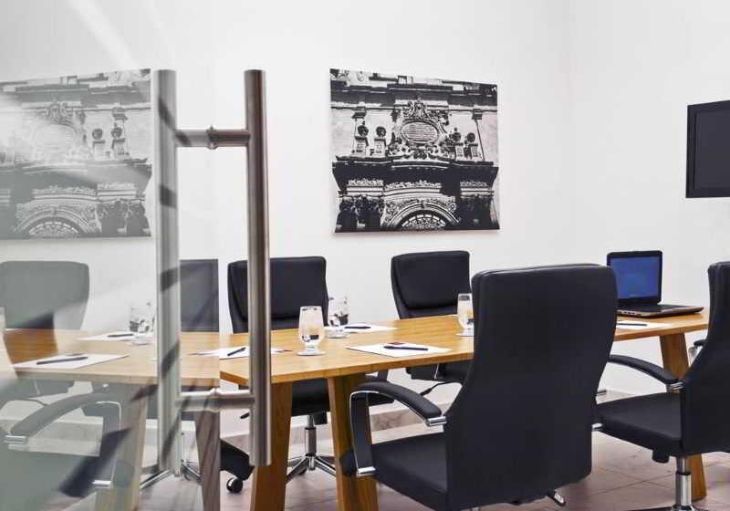 هتل Fiesta Inn Leon