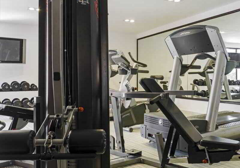 هتل Fiesta Inn Leon