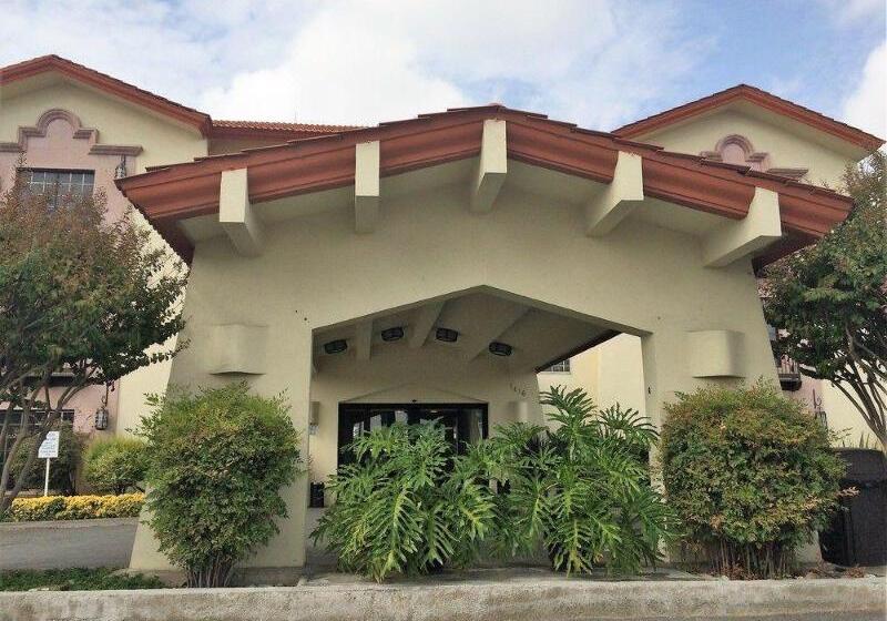 Quinta Dorada Hotel & Suites