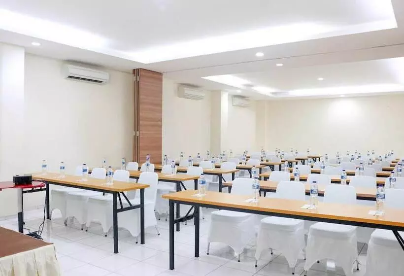 Hotelli Legreen Suite Ratulangi