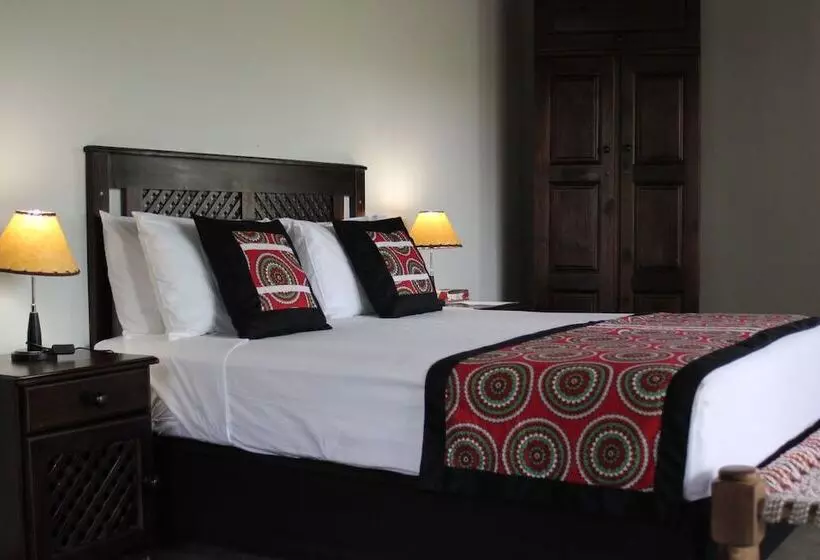 هتل Nahakwe Lodge