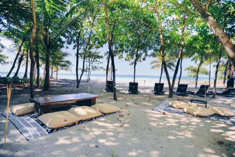 ホテル Nantipa  A Tico Beach Experience