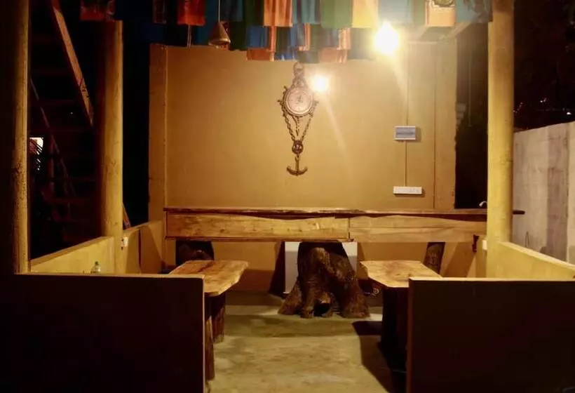 Majatalo Eastwind Surf Camp