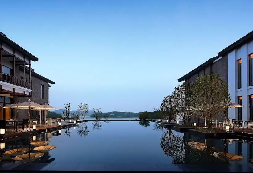 リゾートホテル Wei Retreat Tianmulake