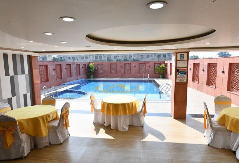 هتل Anand International