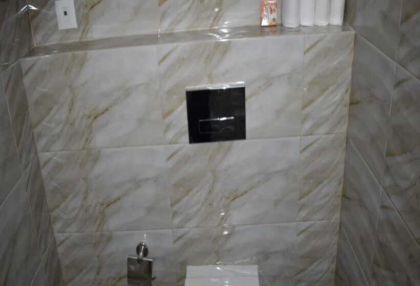 هتل Anand International