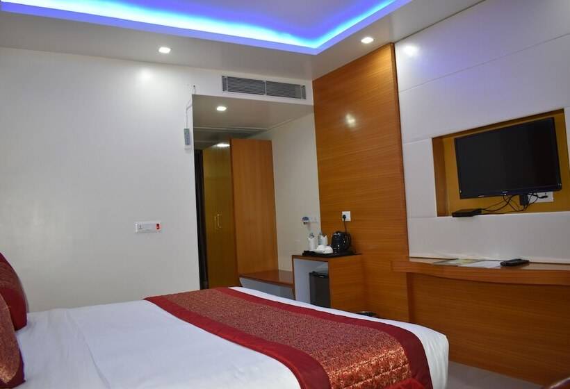 هتل Anand International