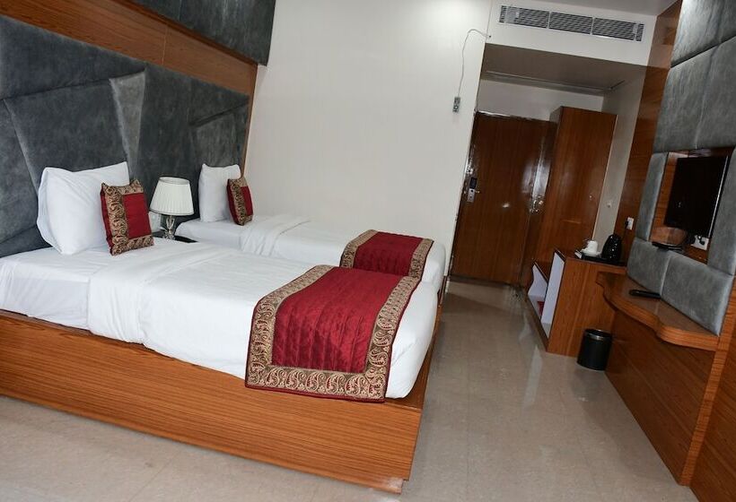 هتل Anand International