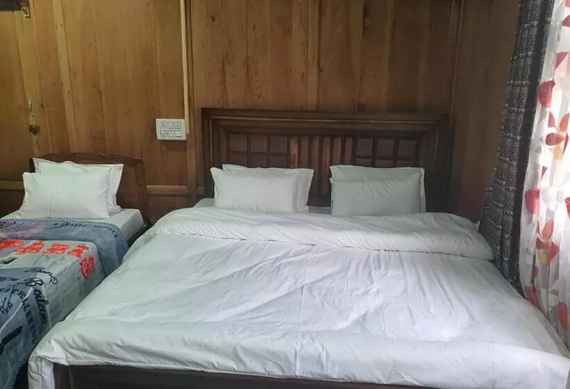 هتل The Badyari Palace Houseboats