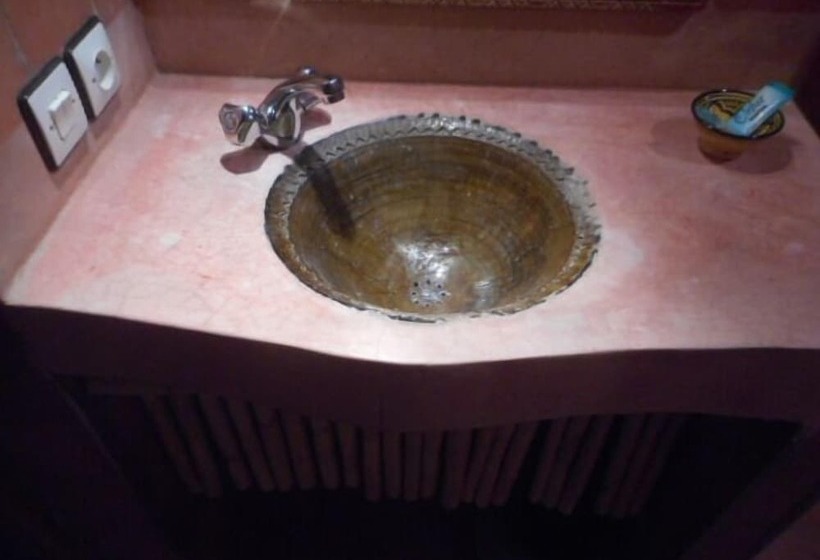 هتل Carrefour Des Nomades