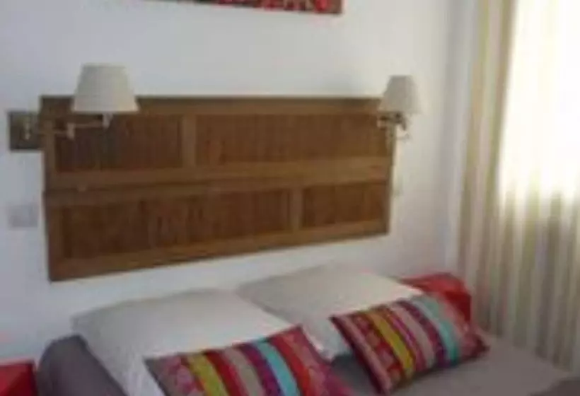 Hotelli Hôtel Les Terrasses Du Rove