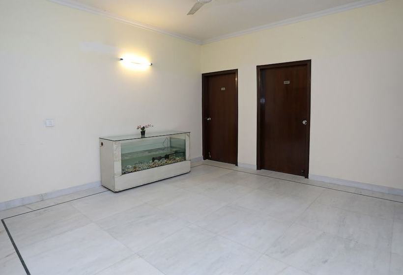 Отель Oyo 5528 Dlf Phase 4