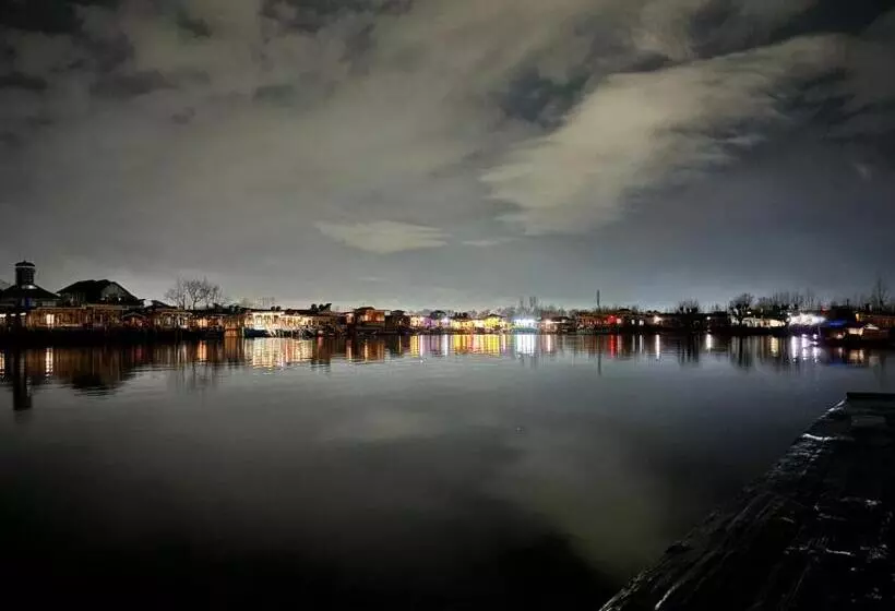 هتل The Badyari Palace Houseboats