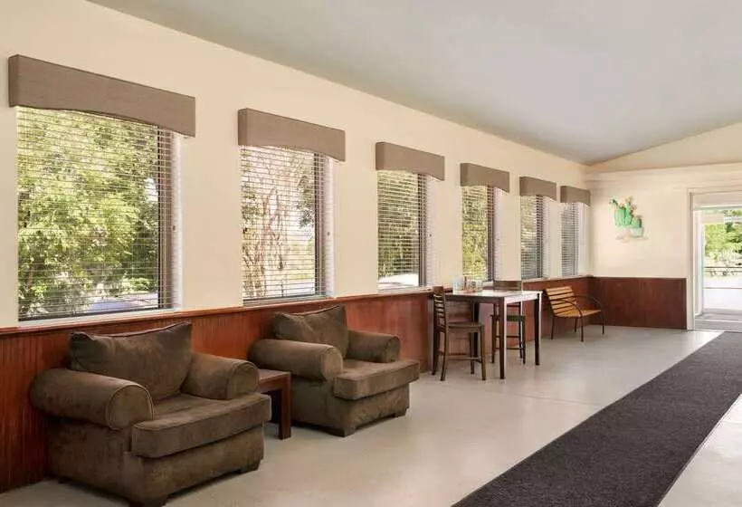 Hotelli Travelodge By Wyndham Guernsey