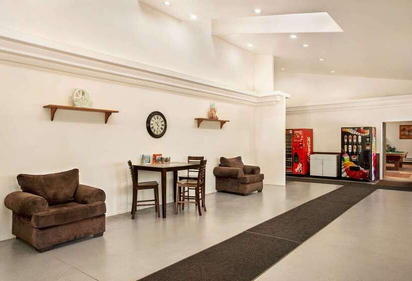 Отель Travelodge By Wyndham Guernsey