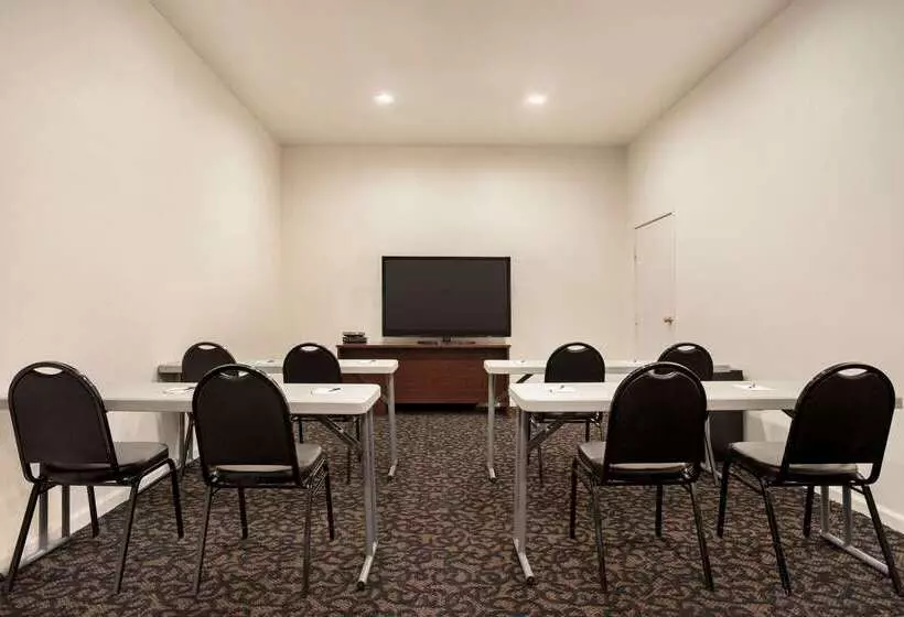 Hotelli Travelodge By Wyndham Guernsey