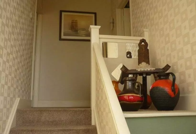 Majatalo De La Warr Guest House