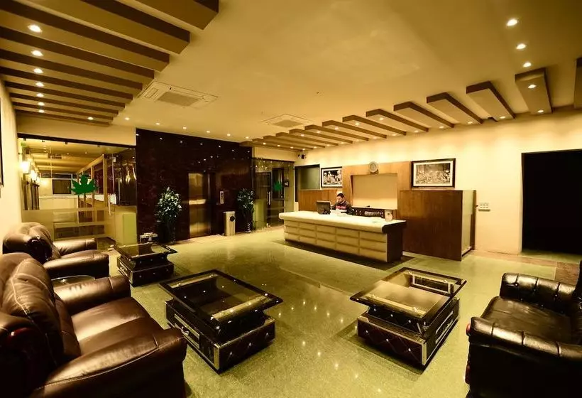 هتل Aksa Srinagar