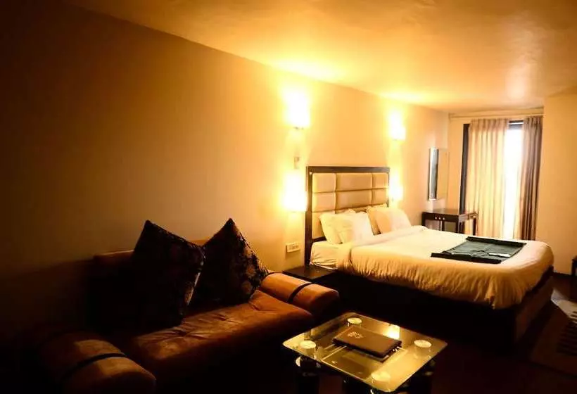 هتل Aksa Srinagar