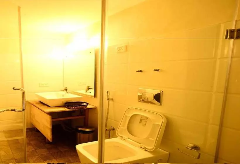 هتل Aksa Srinagar