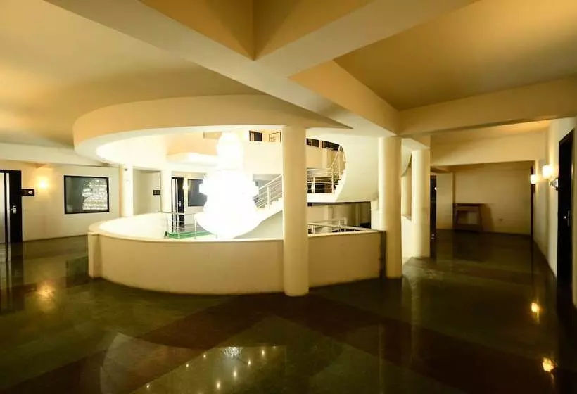 هتل Aksa Srinagar