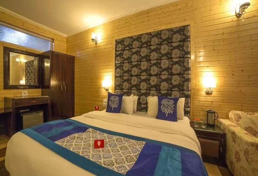 Hotel Pamposh