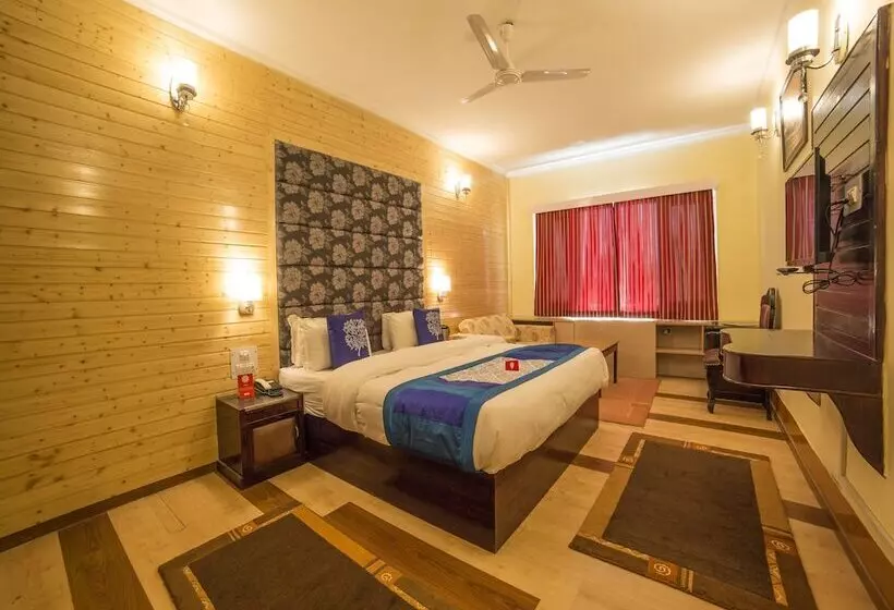 Hotel Pamposh