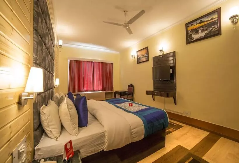 Hotel Pamposh